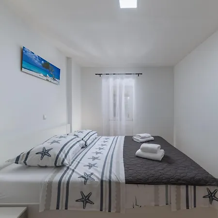 Vakantiehuis Hidden Hill With Sauna & Jacuzzi