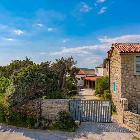 Hidden Hill With Sauna & Jacuzzi Vakantiehuis Lopar
