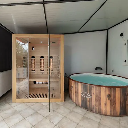 別荘 Hidden Hill With Sauna & Jacuzzi